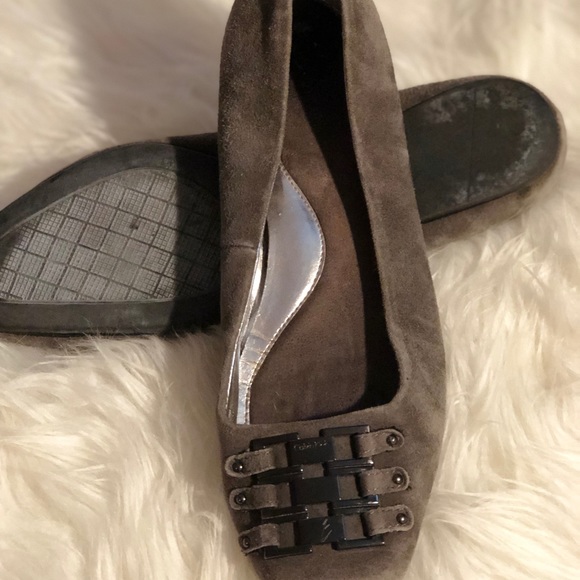 Calvin Klein Flats - Picture 5 of 8